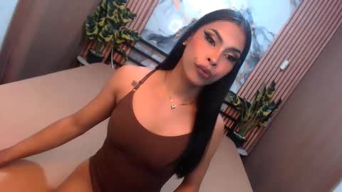 yvonnellvs online show from February 22, 6:53 pm