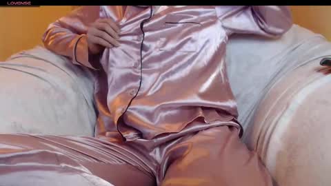 Snapshot of yzza_suave chatting on March 11, 8:20 pm yzza_suave online show from March 11, 8:20 pm