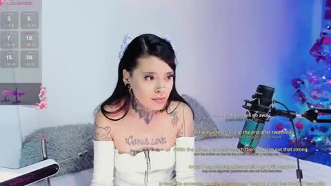 Snapshot of z_e_t_h_a chatting on December 5, 7:49 am tazzie online show from December 5, 7:49 am