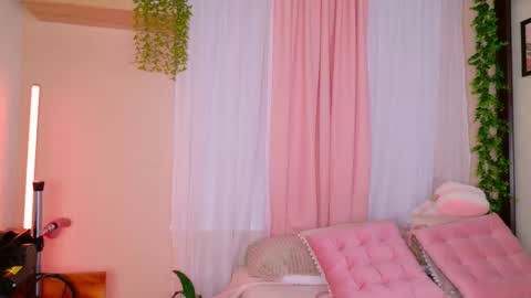   online show from February 6, 10:02 pm