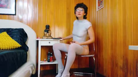 Snapshot of zafiro_gem_ chatting on October 20, 9:18 pm Karina online show from October 20, 9:18 pm