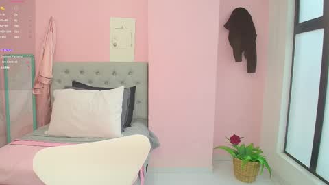 Zarah  online show from March 1, 4:33 pm