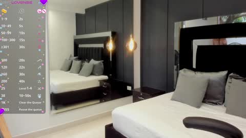 Mia online show from February 2, 9:13 pm