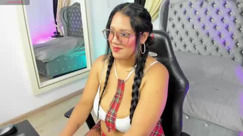 zelinaevans online show from April 14, 12:05 pm