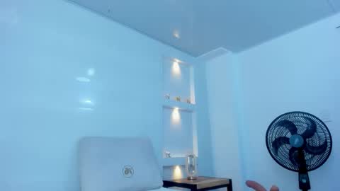 Zenda Evans online show from November 29, 4:38 am