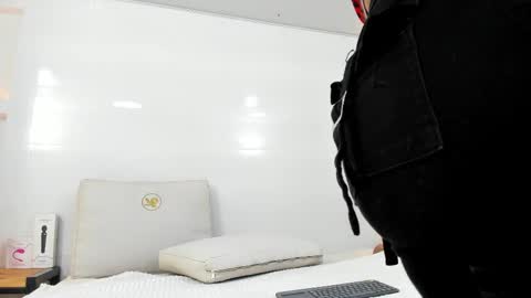 Zenda Evans online show from February 4, 3:42 am