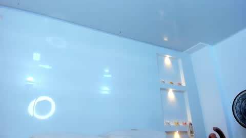 Zenda Evans online show from October 30, 5:10 am