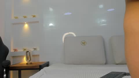 Zenda Evans online show from April 16, 3:40 am