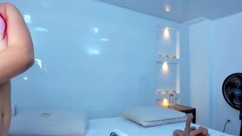 Zenda Evans online show from October 7, 4:17 am