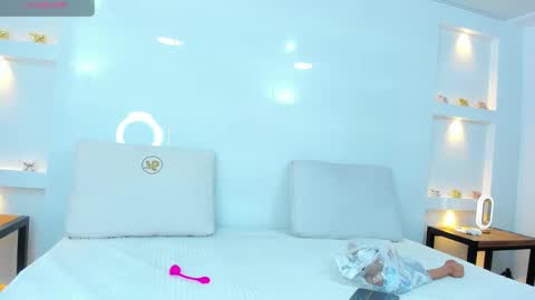 Zenda Evans online show from March 6, 3:46 am