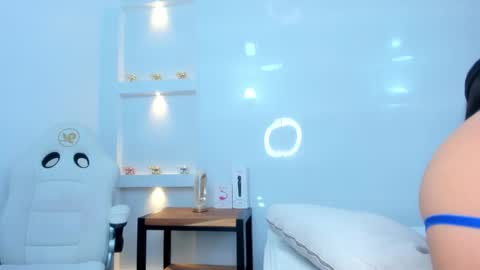 Zenda Evans online show from November 7, 4:51 am