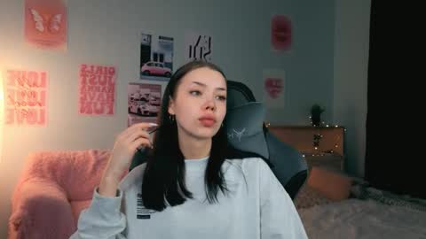 Lara online show from February 23, 8:08 pm