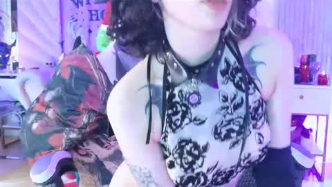    online show from December 21, 3:38 pm