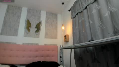 ZHAMIRA  ANDRES online show from April 5, 7:57 pm