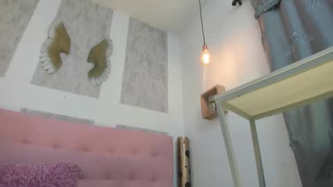 ZHAMIRA  ANDRES online show from December 18, 12:04 am