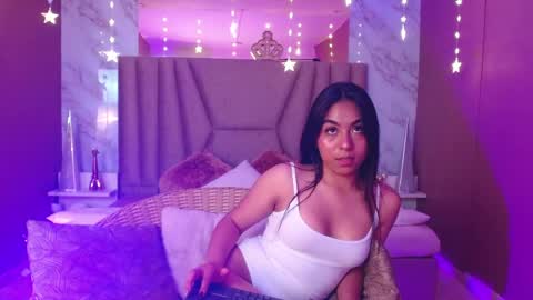 zinna_canela online show from April 14, 7:19 am