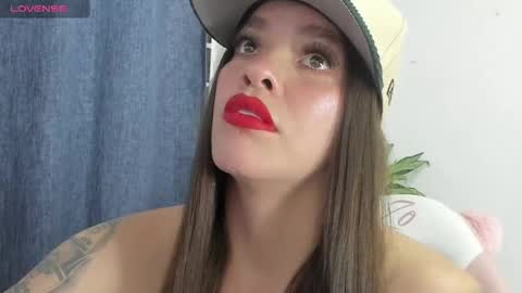 Snapshot of zoe69__ chatting on March 7, 5:18 am ZOE online show from March 7, 5:18 am