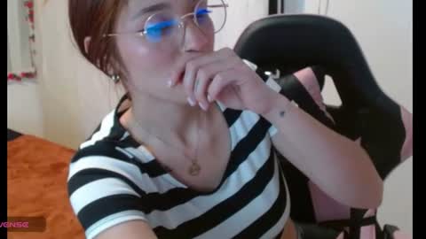 zoe731356 online show from June 11, 9:11 pm