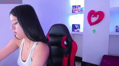 Z O E online show from April 18, 8:31 pm