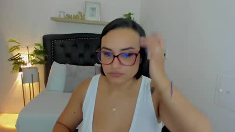 Zoe  online show from January 17, 12:10 pm