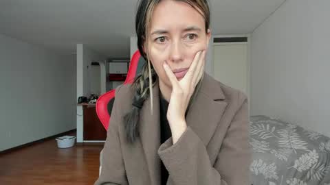 ZOE online show from April 22, 9:01 pm