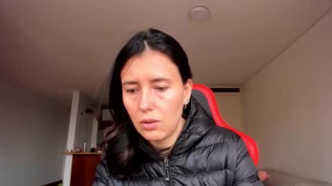 Snapshot of zoe_jeane_beker chatting on October 21, 7:29 pm ZOE online show from October 21, 7:29 pm