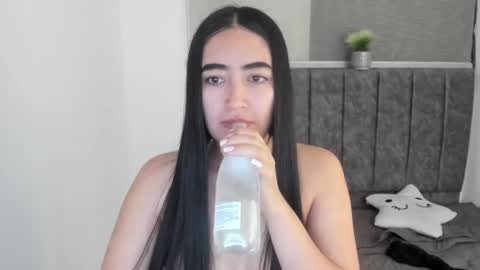 zoe_jones7 online show from November 23, 2:58 am