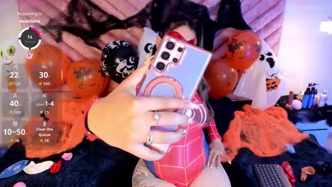 Snapshot of zoe_ll chatting on October 22, 7:19 pm SWEET ZOE online show from October 22, 7:19 pm