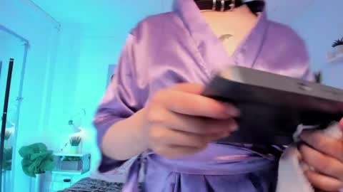 Zoe Lynch online show from June 4, 2:43 pm