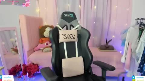 zoe_sullivan_ online show from February 22, 9:43 am