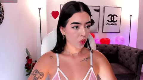 Snapshot of zoee_jackson chatting on February 16, 6:43 pm  zoee jackson online show from February 16, 6:43 pm