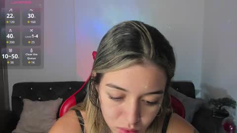 Snapshot of zoee_jackson chatting on October 13, 3:31 am  zoee jackson online show from October 13, 3:31 am