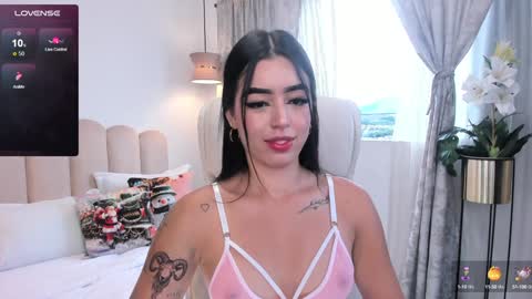 Snapshot of zoee_jackson chatting on December 21, 8:00 pm  zoee jackson online show from December 21, 8:00 pm