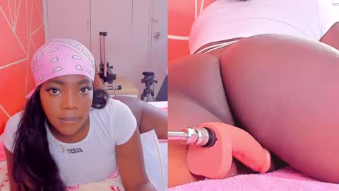 Snapshot of zoeethompson_cm chatting on February 3, 7:10 pm online show from February 3, 7:10 pm
