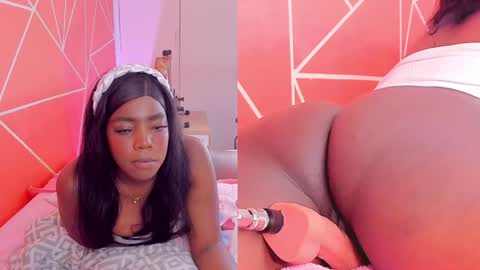 Snapshot of zoeethompson_cm chatting on January 10, 10:36 pm online show from January 10, 10:36 pm