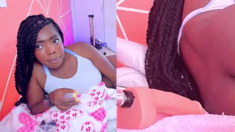 Snapshot of zoeethompson_cm chatting on February 24, 11:30 pm online show from February 24, 11:30 pm