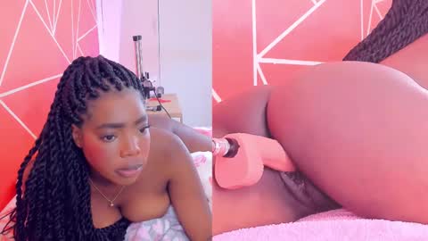 Snapshot of zoeethompson_cm chatting on February 15, 6:55 pm online show from February 15, 6:55 pm