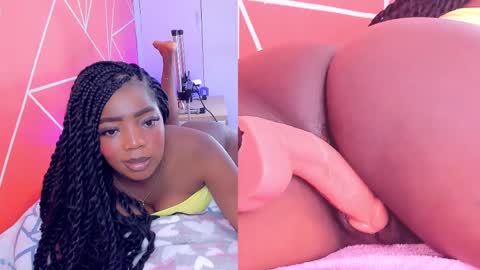 Snapshot of zoeethompson_cm chatting on February 25, 8:11 pm online show from February 25, 8:11 pm