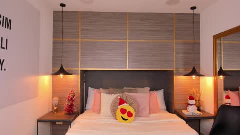 ZOE online show from December 13, 7:53 pm