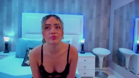 ZoeWilliis online show from October 17, 2:20 pm