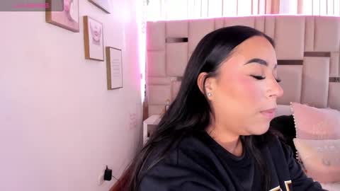 zoey thommpson online show from October 28, 8:03 pm