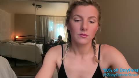 Snapshot of zoeydanner chatting on February 3, 7:21 pm Zoeydanner online show from February 3, 7:21 pm