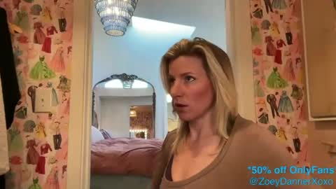 Snapshot of zoeydanner chatting on February 11, 5:40 pm Zoeydanner online show from February 11, 5:40 pm