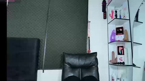 zpzphot online show from March 18, 8:14 pm