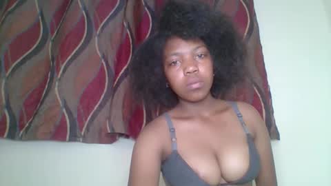 zyraelle_01 online show from April 23, 1:35 pm