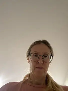 angelmommu online show from November 18, 8:59 am