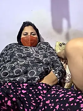 MOM-SUN-COUPLE online show from September 8, 7:13 pm