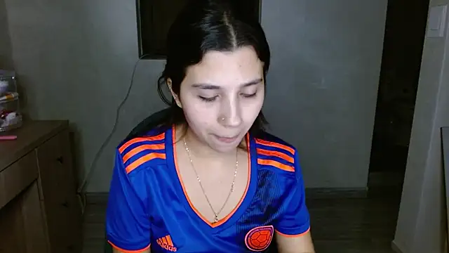 mia  lopez  online show from June 18, 4:36 am