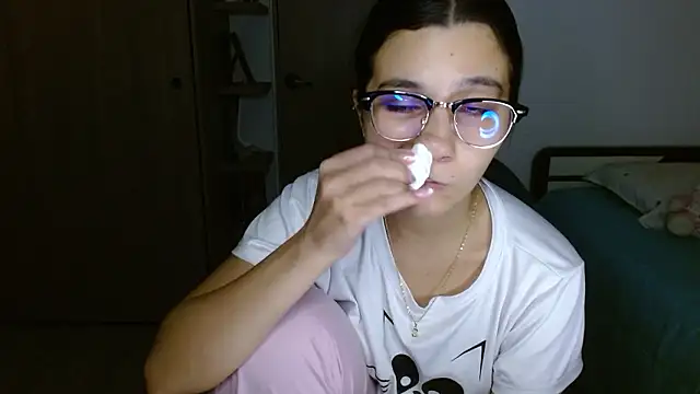 mia  lopez  online show from February 19, 4:56 am