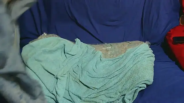 sluttylaura21 online show from December 21, 12:20 pm